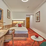Hotell St. Georg Garni 3*