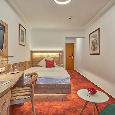 Hotell St. Georg Garni 3*