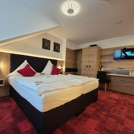 St. Georg Garni 첼레