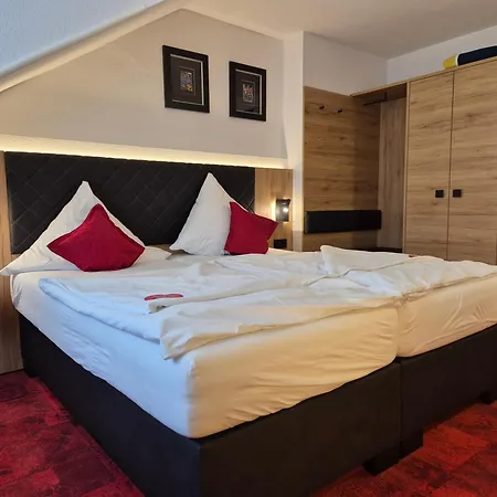 St. Georg Garni فندق 3*